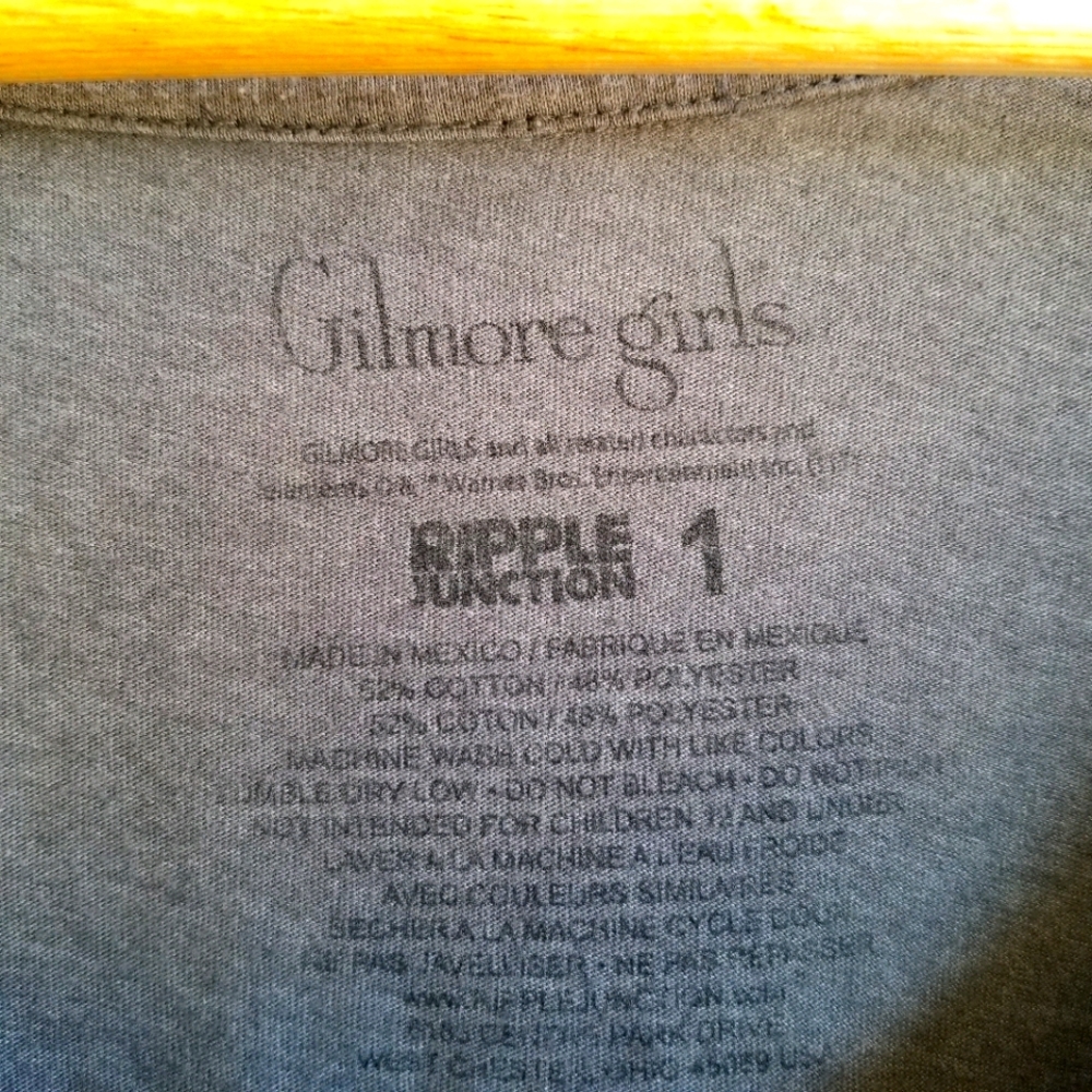 Gilmore Girl’s TV Show Souvenir T-Shirt. Large - Picture 5 of 6